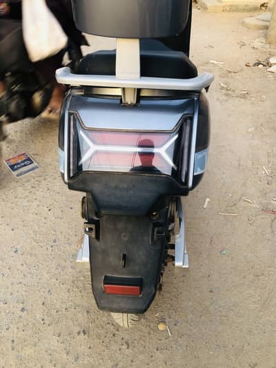 YJ future Electric SCOOTY