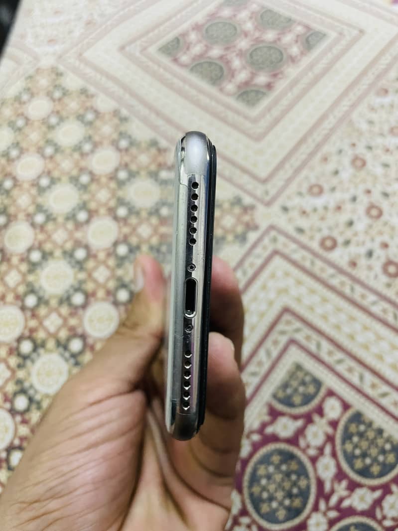IPHONE X 4