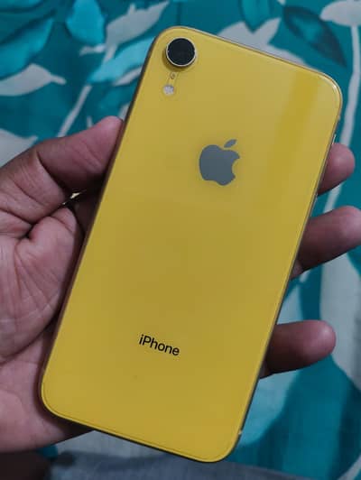 iphone XR factory unlocked waterpack 128gb.
