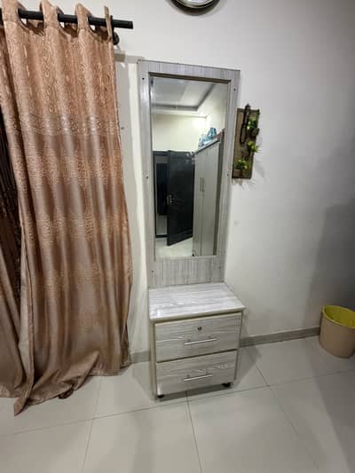 Modern Dressing Table with Mirror & Storage – Good Condition