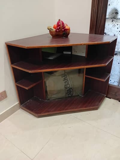 Corner Table 4 sale slightly used