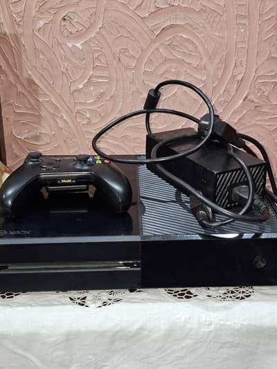 Xbox One 1 tb with orignal controller and adapter