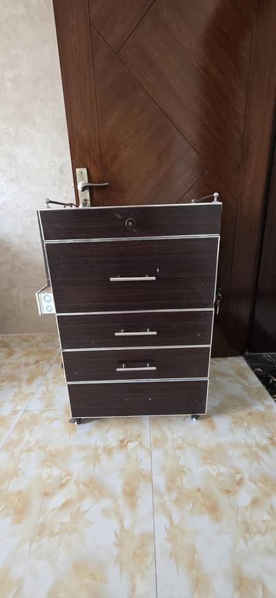 Makeup trolley
