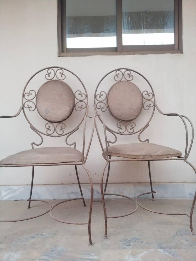 solid iron chairs 0