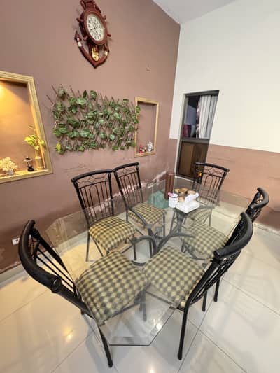 Classic Iron Dining Table – Elegant Look, Solid Quality