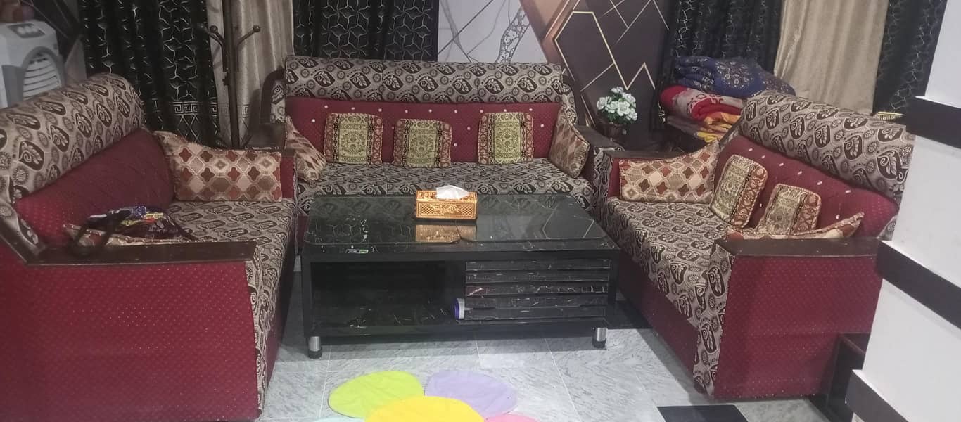 سات سیٹر صوفہ یوز پر بلکل نیو ہیں 3