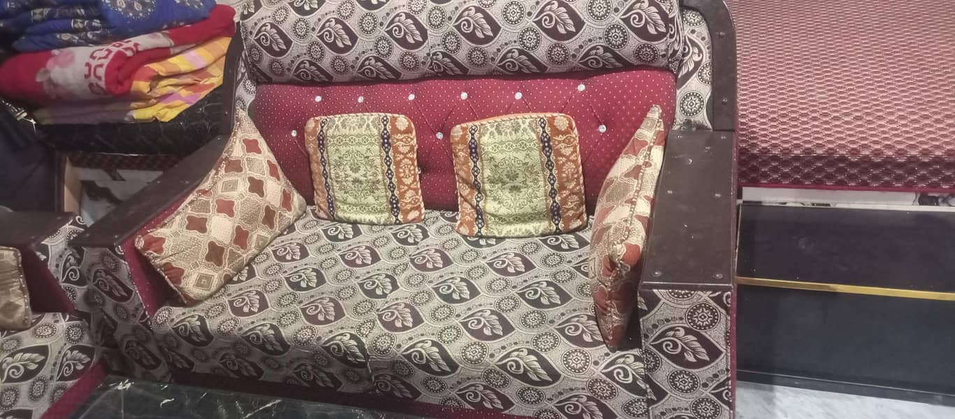 سات سیٹر صوفہ یوز پر بلکل نیو ہیں 4