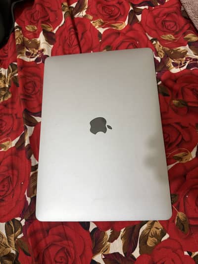 MacBook pro 2018 space grey 13’4 inch 16/256