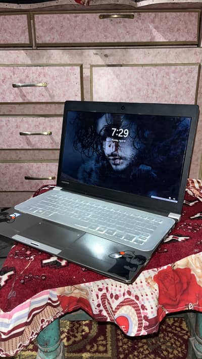 Cor i5 6th generation 8GB Ram 256 SSD with original charge