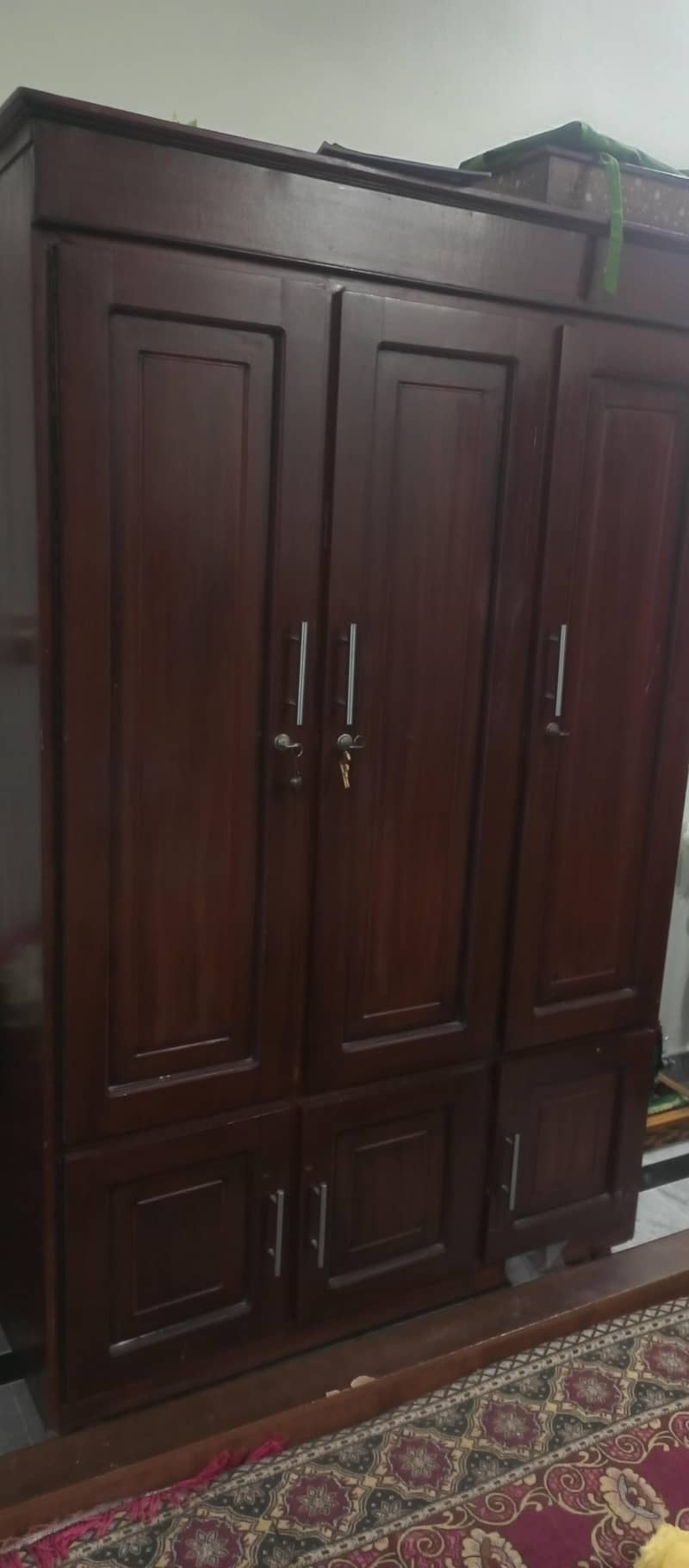 لکڑی کی الماری کوئی پلائی نہیں تین دروازے کی بلکل نیو 2