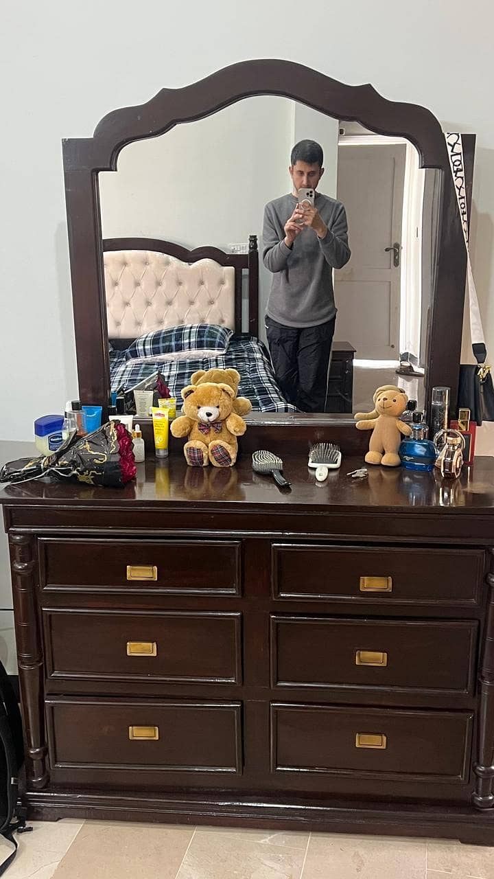 full bed set with 2 side table and one dreesing table 6