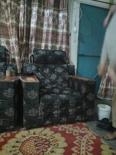 6 sitr  hy arajnt sale krny hy