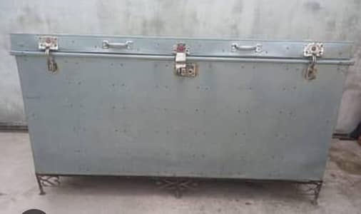 2 iron pati with stand 2 trunk 2'charasay