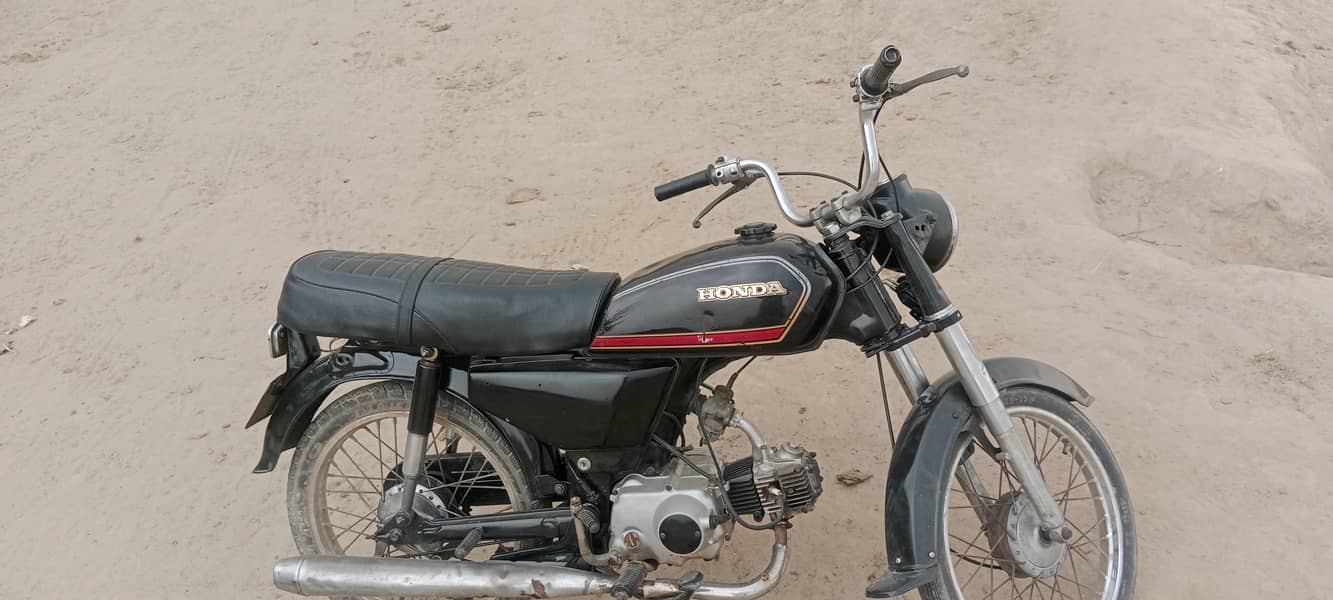 ہونڈا سی ڈی 70 اوکے کنڈیشن جینون پینٹ کے ساتھ 1