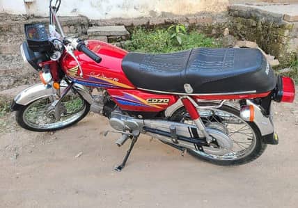 Honda CD 70 cc urgent for sale ( model 2006 ) WhatsApp,,03288088260