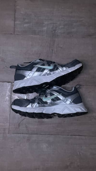 Nike alvord running sneaker