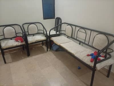 iron sofa set 5 seater very good condition not rusted