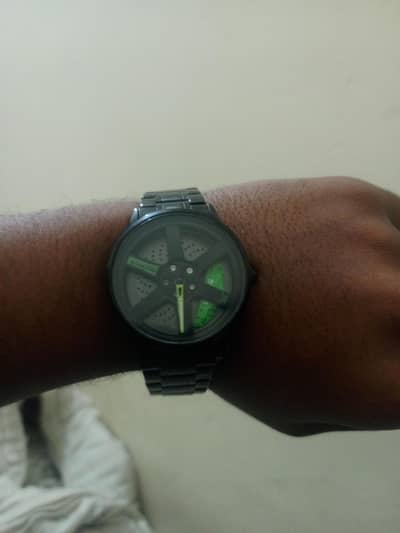 sports car wheel rotating watch