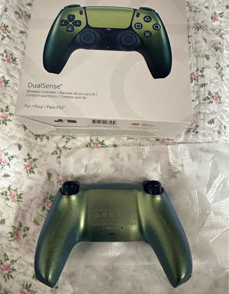 Ps5 controller (Middle East version) 1