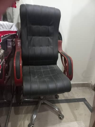Office Revolving Chair High Back – Comfortable & Strong Condition
