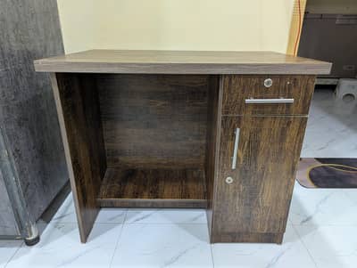 Office Table 2.5 / 1.5 Size