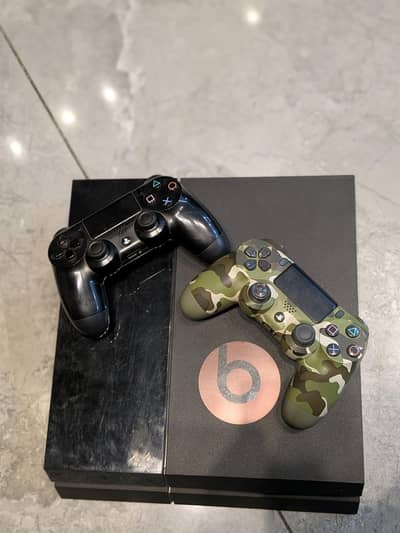 Playstation 4 (PS4) FAT 500gb with 2 Controllers