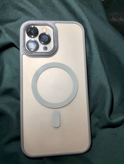 iphone 12promax looking like new. . . . . urgent sale bahir ja rha isi sal