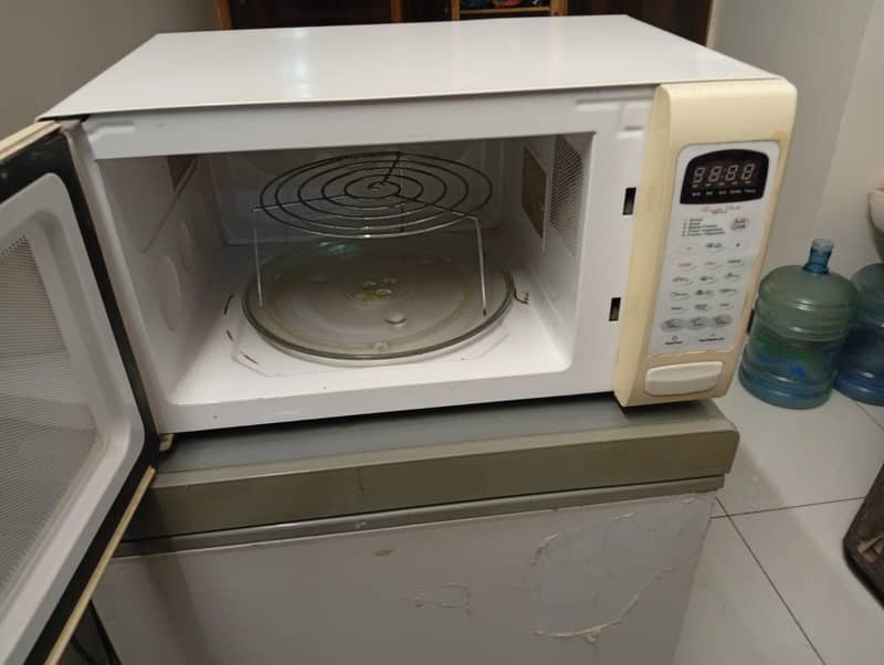 Dawlance Microwave 2