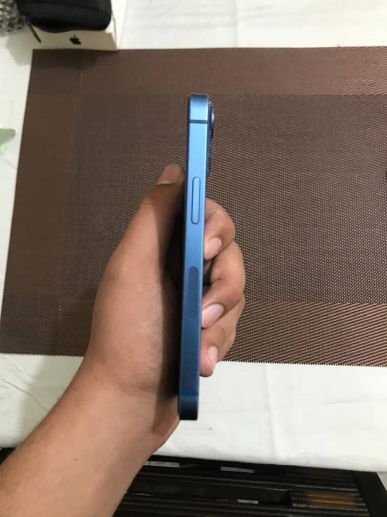 iPhone 13 mini 4