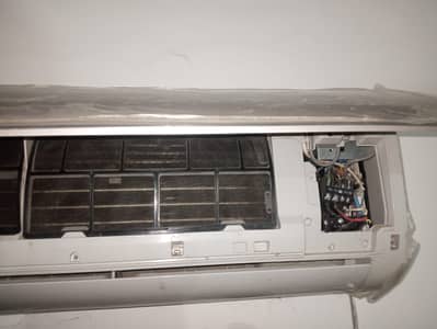 Haier  1 Ton Air Conditioner DC Inverter