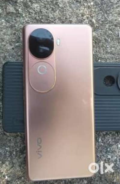 vivo v40e  with all accessories