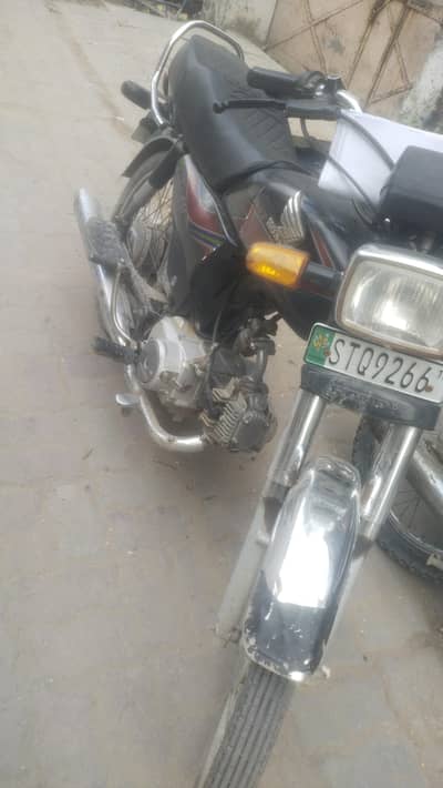 exchange kr sakta ha . . . Honda 125 ka sat
