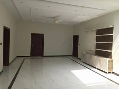 1.5 Kanal Upper Portion, 3 Bedrooms, TV Lounge, Kitchen, Servant Quarter, Car Parking