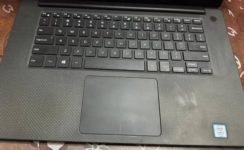 Dell XPS i7 8 gen touch screen 8 GB ram 1 tb SSD