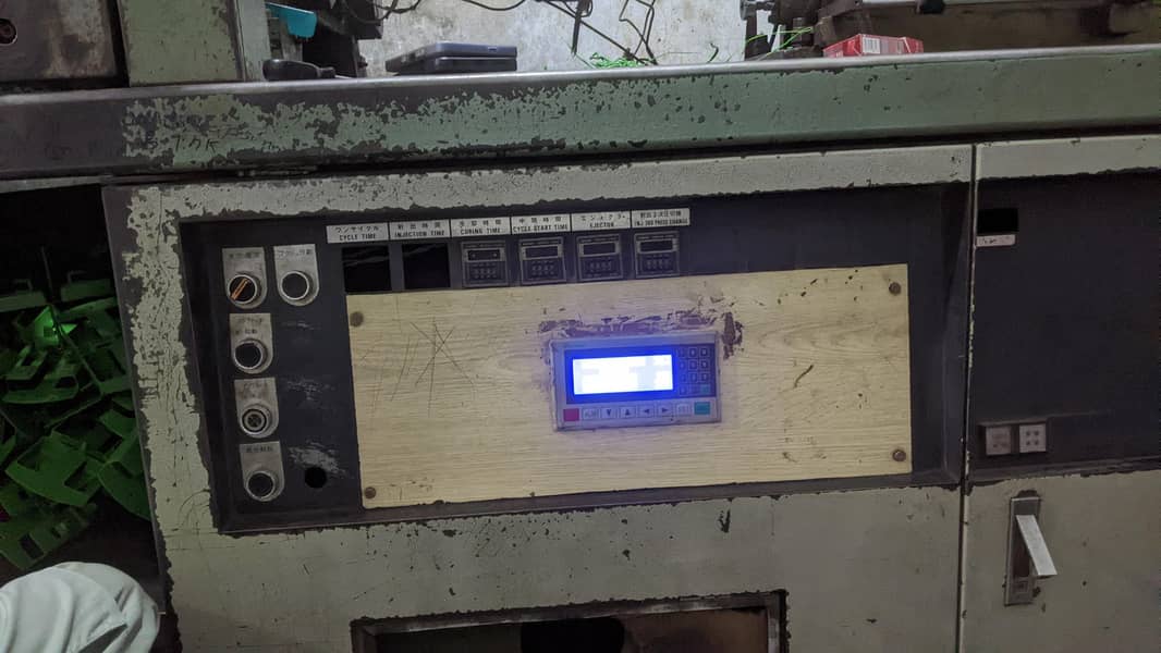 injection molding machine 0