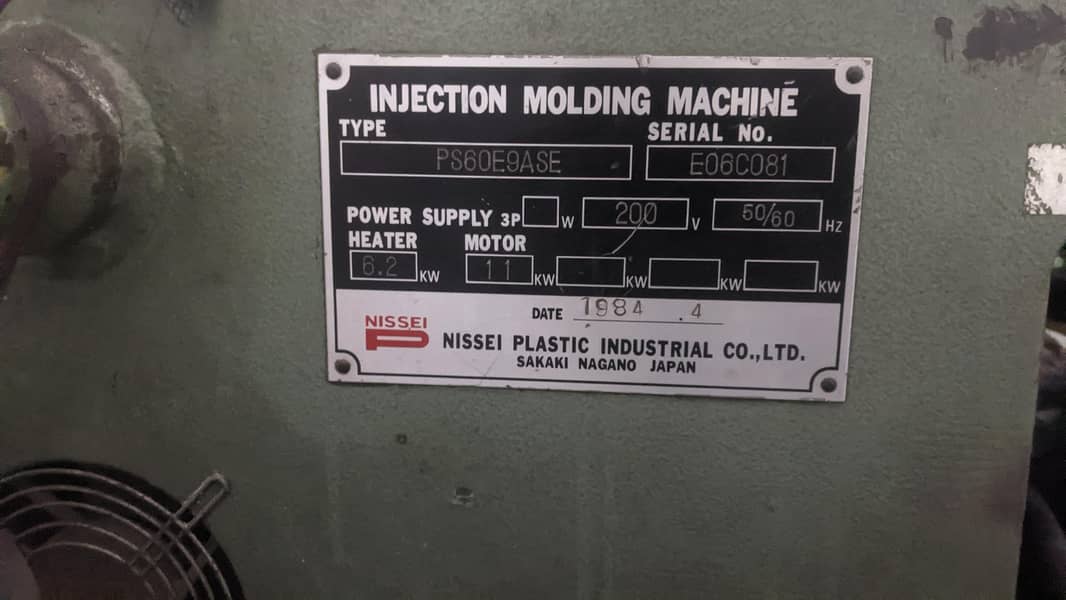 injection molding machine 2
