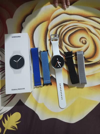Samsung galaxy watch 8 44mm BT white with 5 Nylon straps