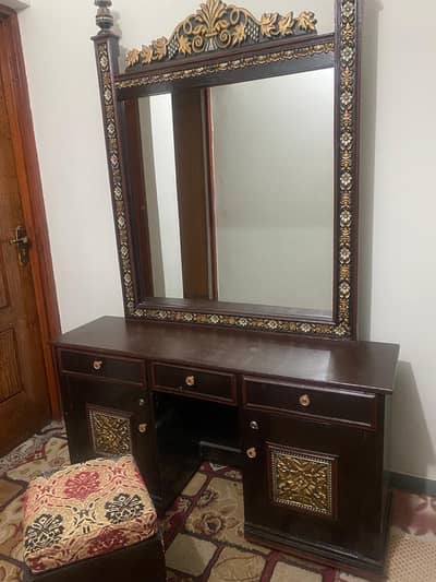 Bedroom Dressing with chair mirror included