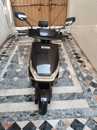 Evee Scooty