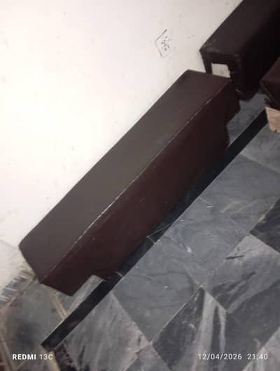 4 bench for carry saloon and others uses