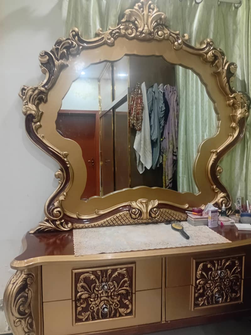 Bed Set and Dressing Table 5