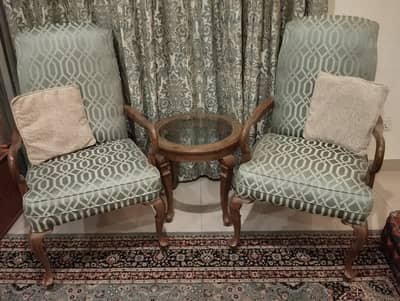2 Victorian chairs and center table