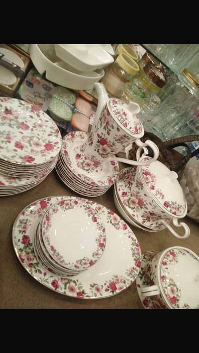 61 pieces dinner set