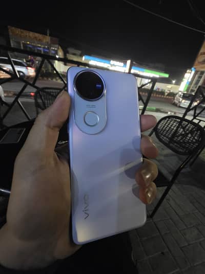 Vivo V50