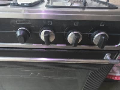 Gas cooking range -- Company: Corona