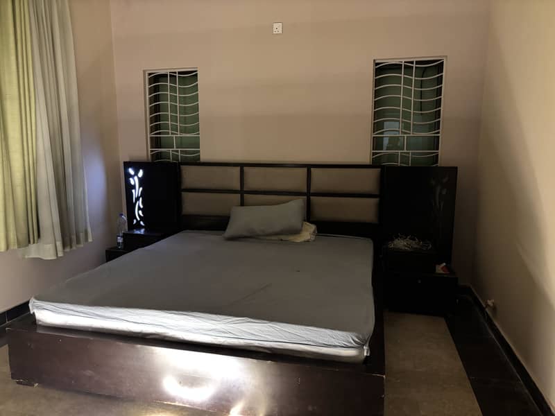 bed with side tables 0