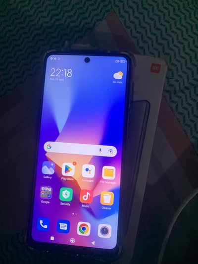 redme not 9s 6/128 with box charger only back change or crack