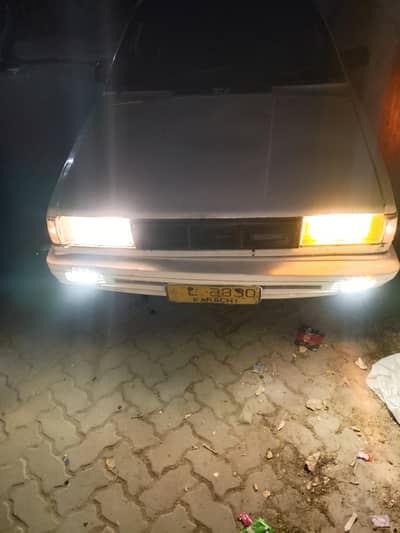 nissan sunny 1989 London model in good condition inside jenionn