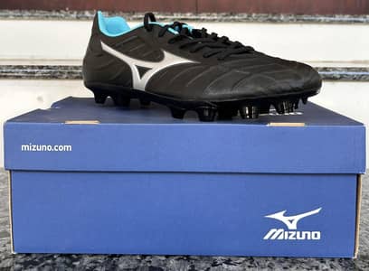 Mizuno football shoes, Model name: Rebula V3