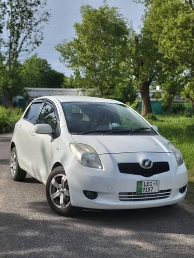 Toyota Vitz 1000cc 0/3/0/8/5/1/0/0/6/3/8